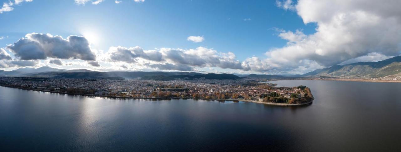 Ioanna'S Mansion - By The Lake Appartement Ioannina Buitenkant foto